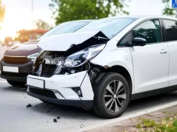 Летние ремонты и очереди в сервисах: как это влияет на продажу битого авто